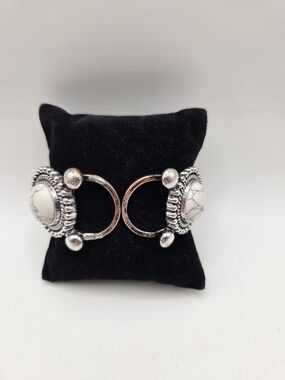 1632. Boho Silver-Tone White Howlite Stone Cuff Bracelet